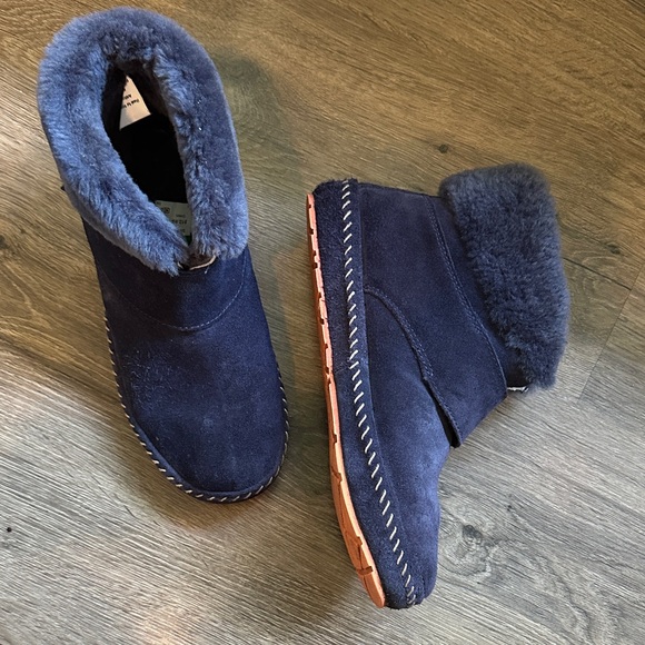 L.L. Bean Women's Ankle Booties Slippers Wicked Good Squam Lake Boots Lambskin - Picture 1 of 7